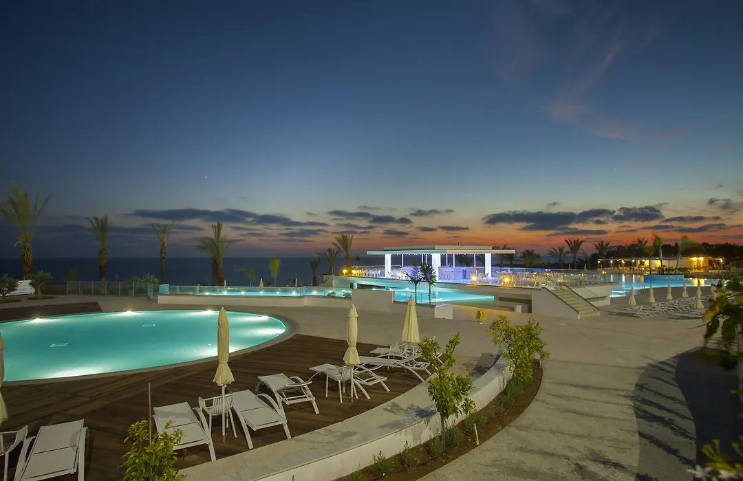 King Evelthon Beach Hotel & Resort-1