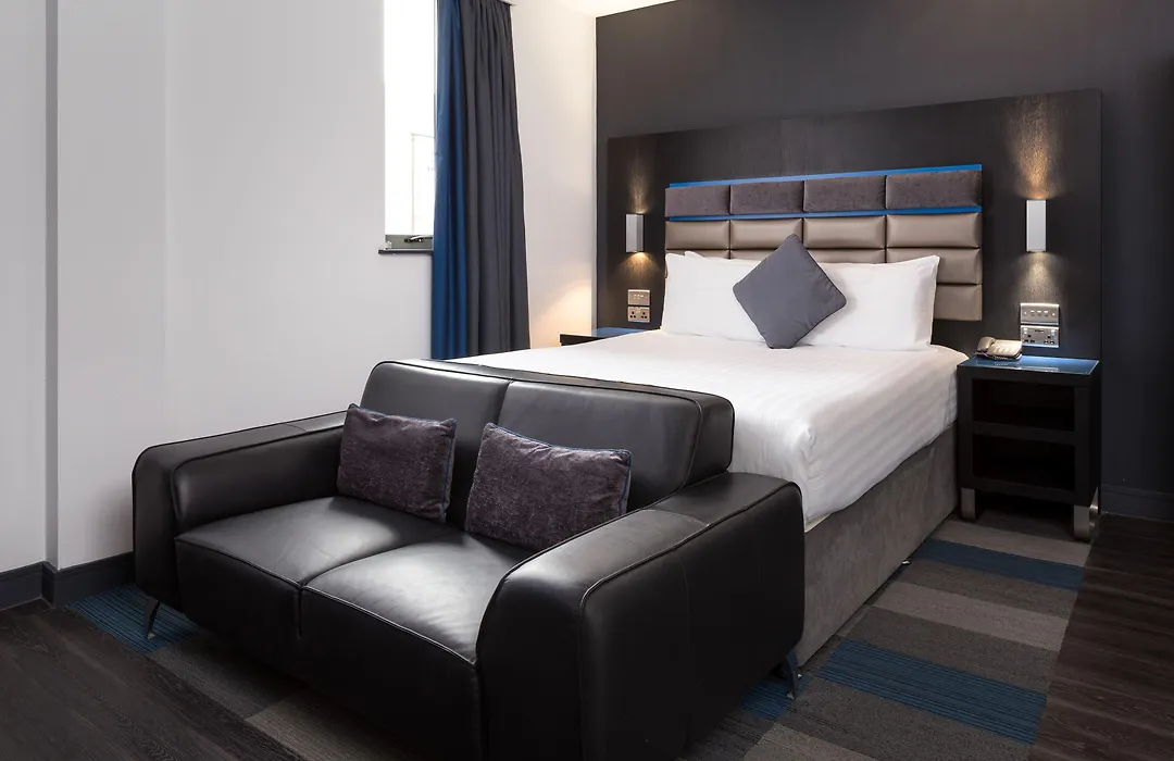 Roomzzz Chester City-1