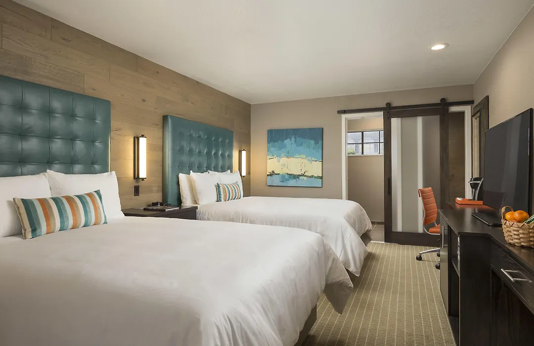 Wave Street Inn-1