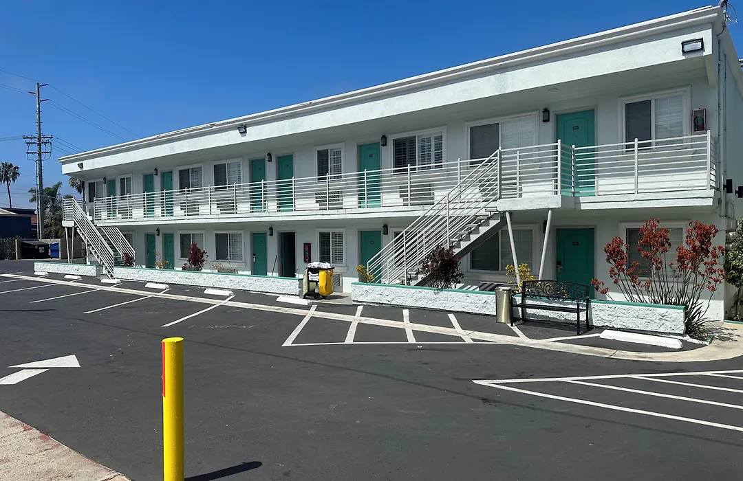 Super 8 By Wyndham Oceanside Downtown-1