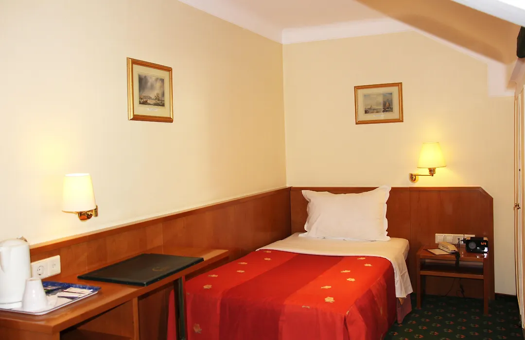 Hotel Perrin - former Carlton-1
