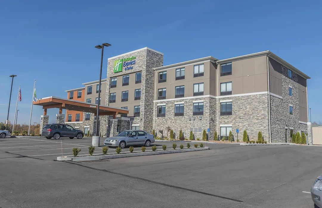 Holiday Inn Express & Suites Clarion By Ihg-1