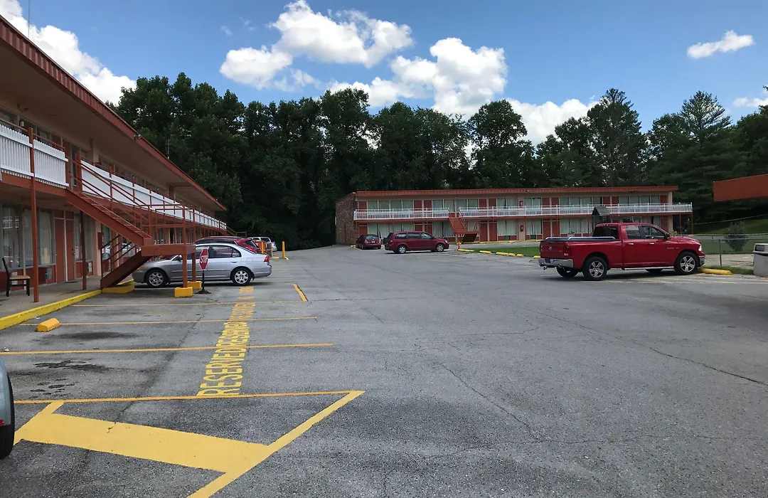 Daniel Boone Motor Inn-1