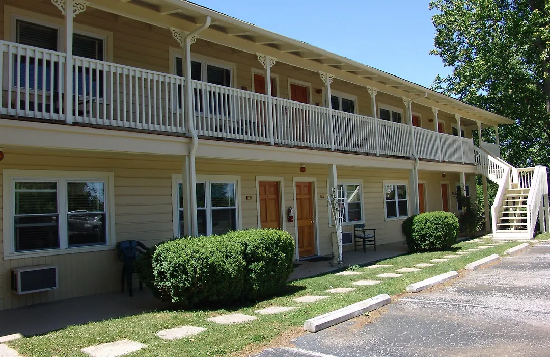 Echo Mountain Inn-1