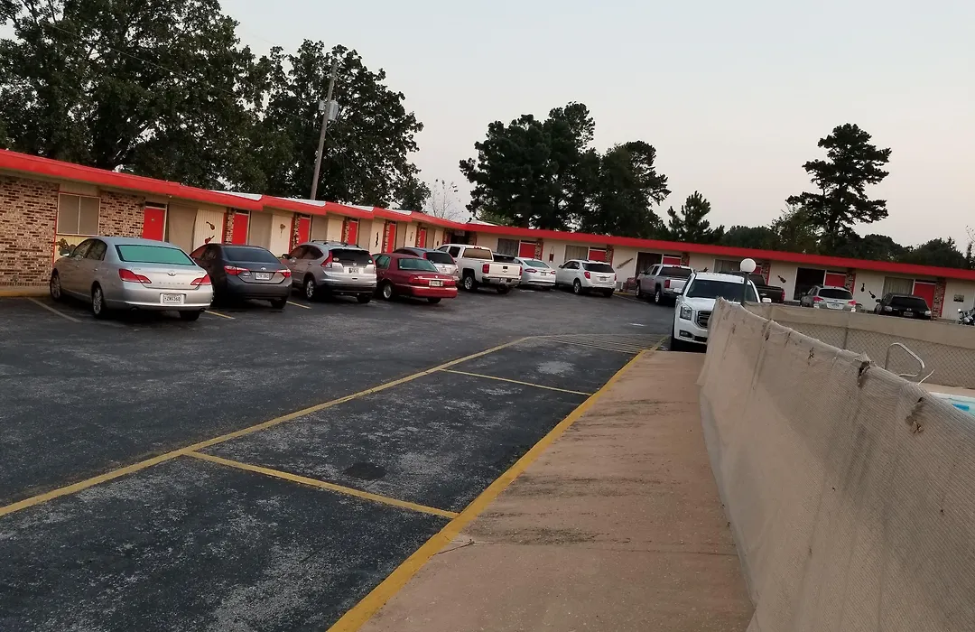 Dogwood Motel-1
