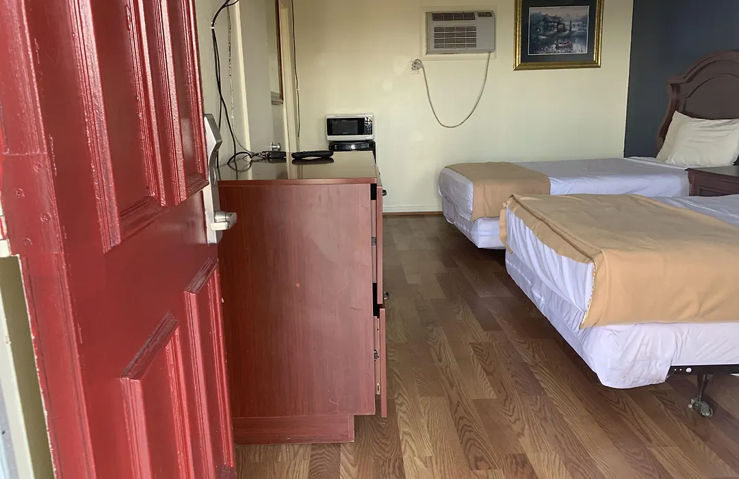 Sunset Inn (Adults Only)-1