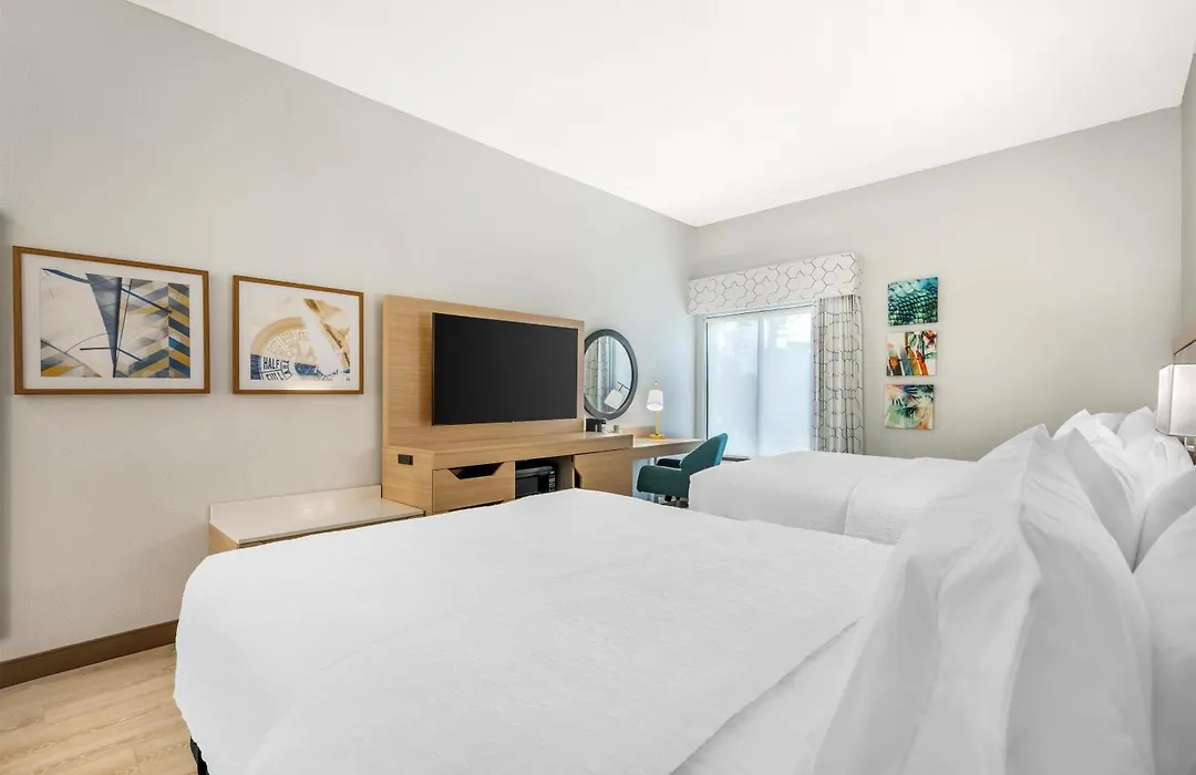 Hampton Inn Fort Myers-Airport & I-75-1