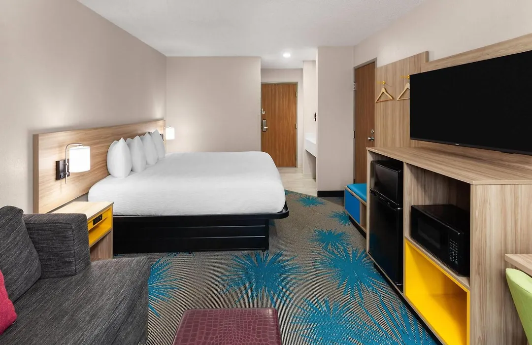 Days Inn By Wyndham Eagle River-1