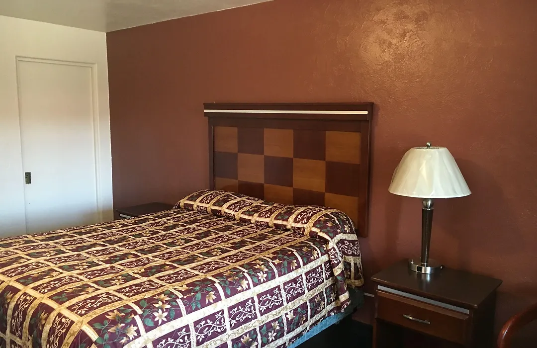 Deluxe Inn Of Roswell-1