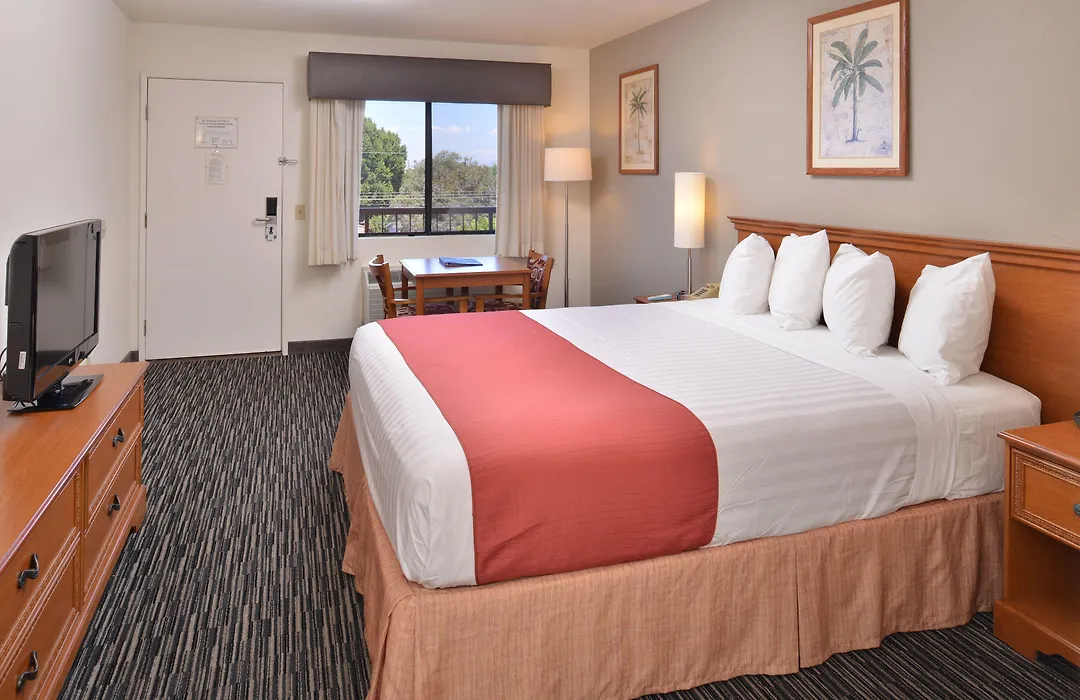 Pleasant Inn-1