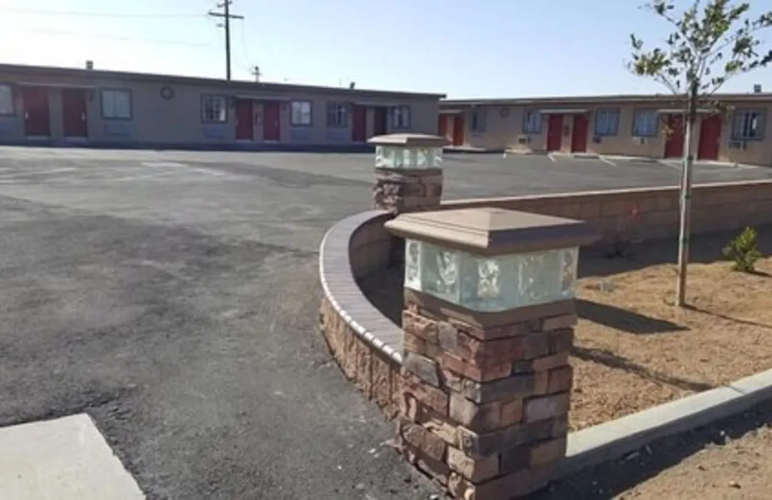 Motel 6 Maple/Main-1