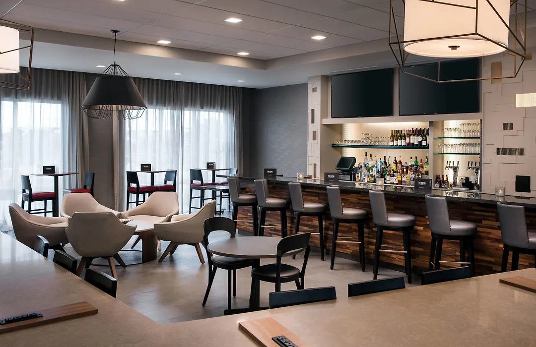 Courtyard By Marriott Pullman-1