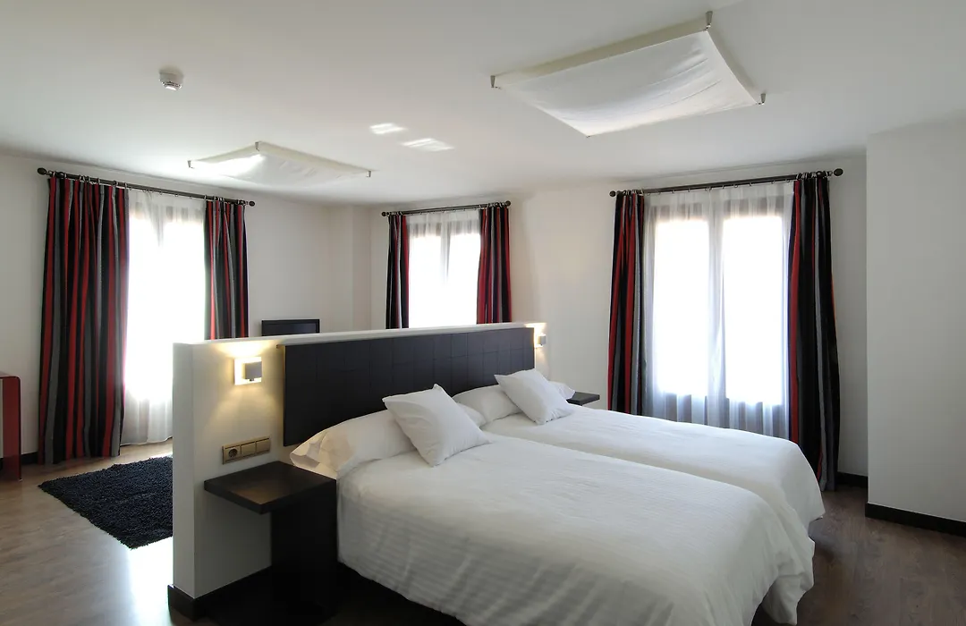 Hotel Cienbalcones-1