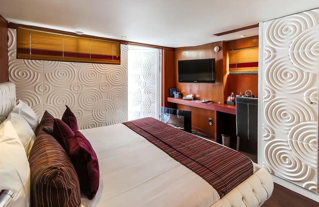VIP Paris Yacht Hôtel-1