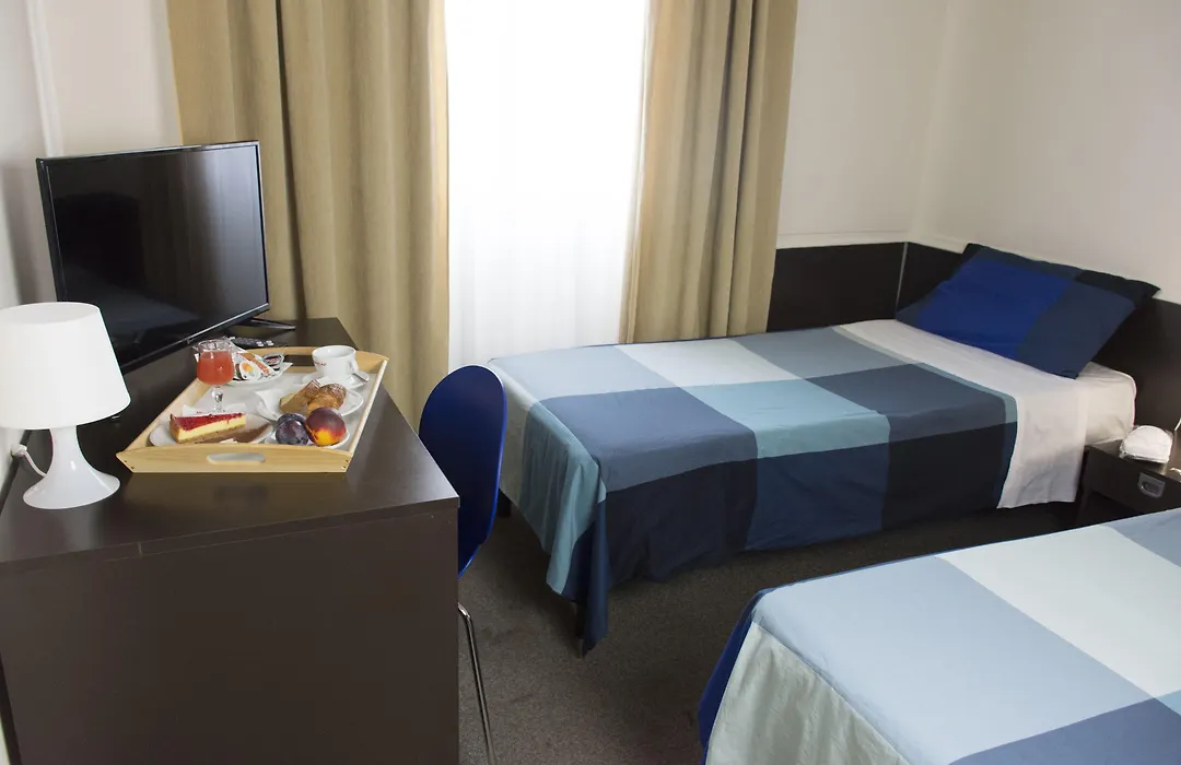 Hotel 7 Mari-1