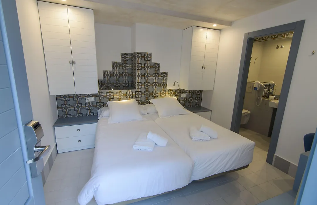 Hostal Gravina-1