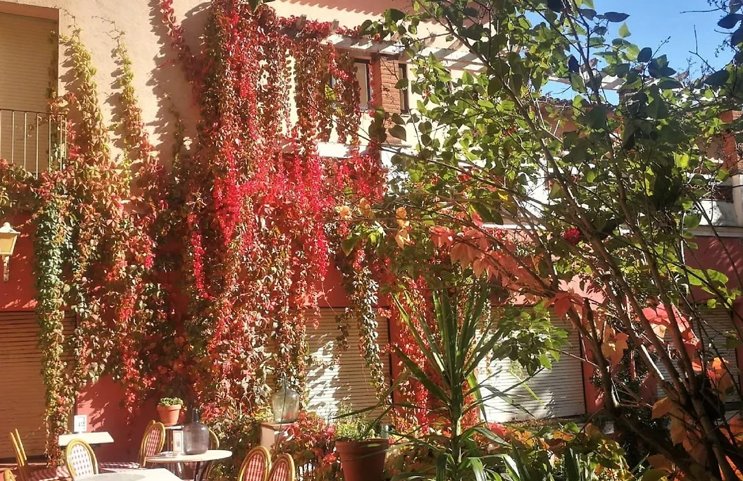 Hostal Montsoliu-1