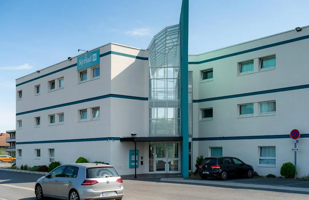 Hotel Cerise Lens-1