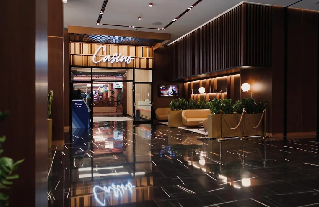 Hotel Cherno More-1
