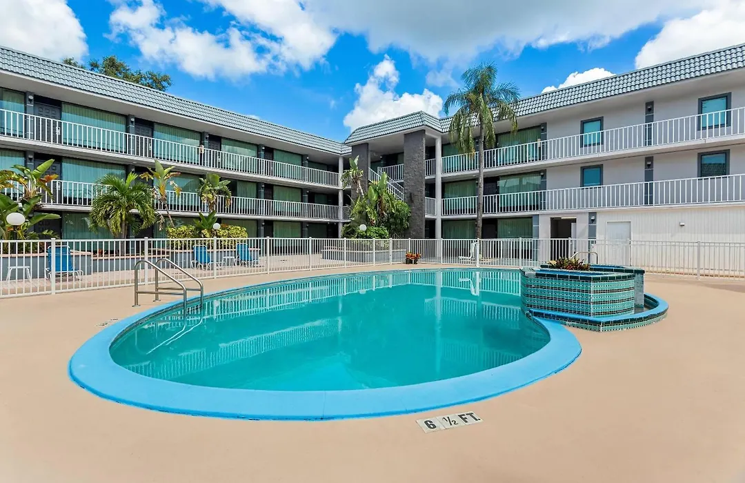 Quality Inn & Suites At Tropicana Field-1