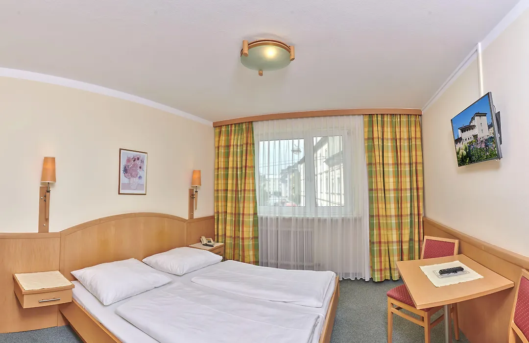 Hotel Ganslhof - Adults Only-1
