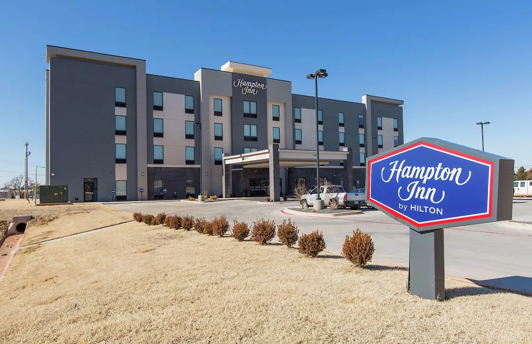 Hampton Inn Mustang-1