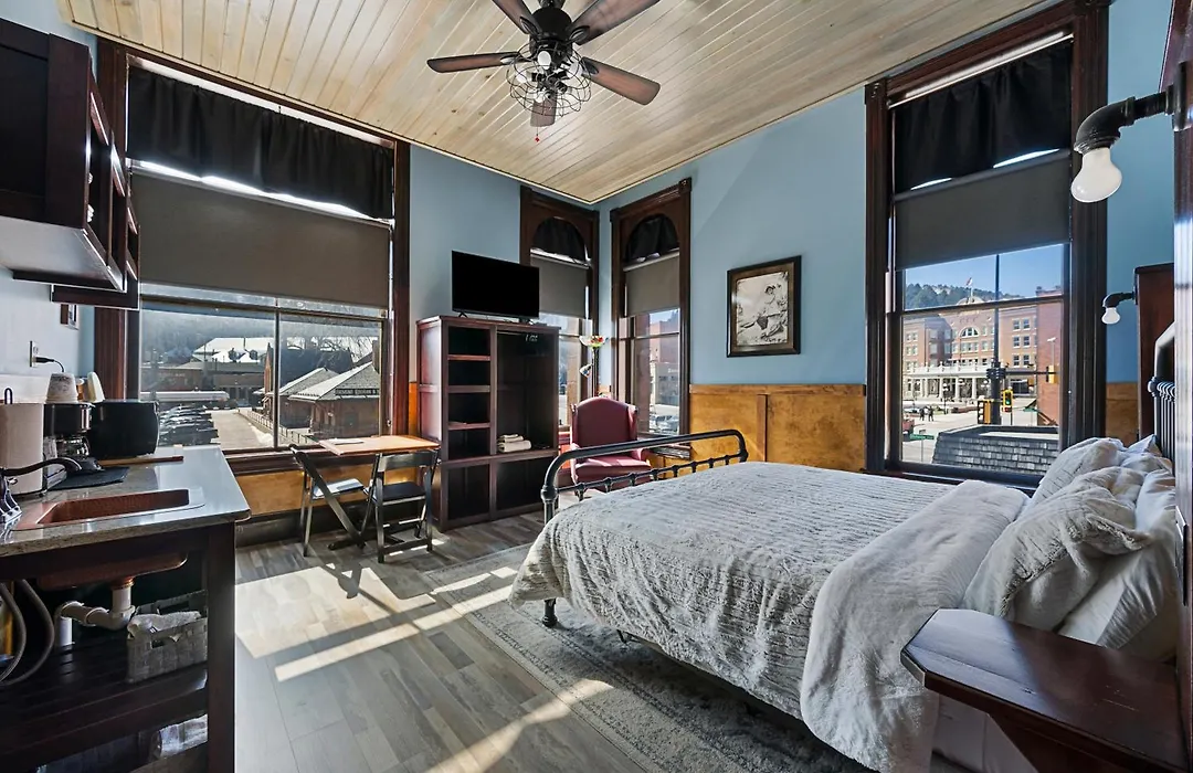 Historic Iron Horse Inn - Deadwood-1