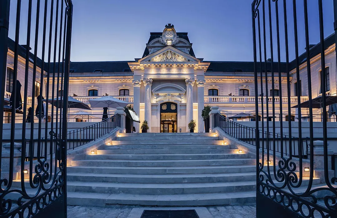 Best Western Premier Hotel de la Cite Royale-1