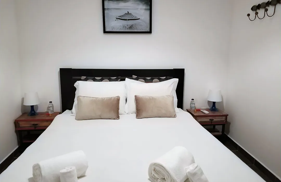 Sleep & Go Faro Airport Guest House-1