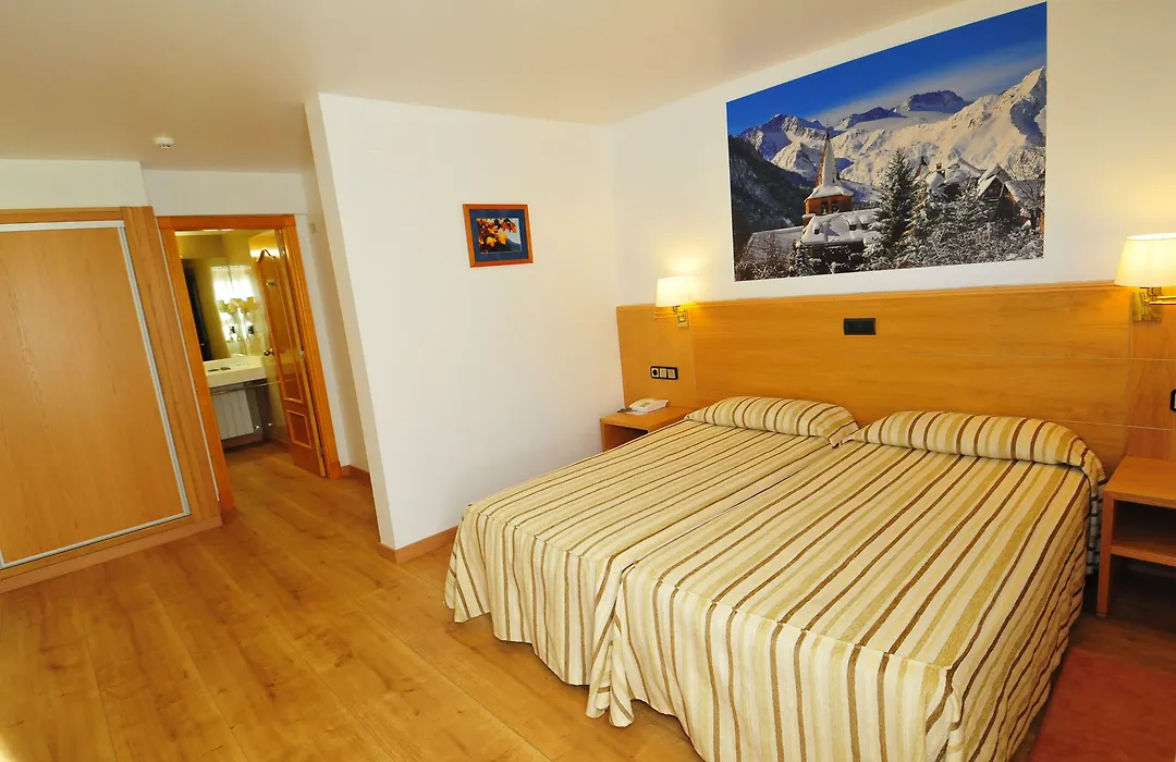 Hotel Lacreu-1