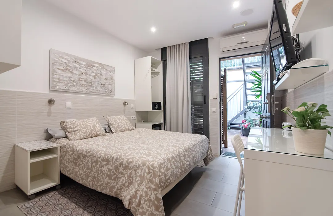 Hostal House-1