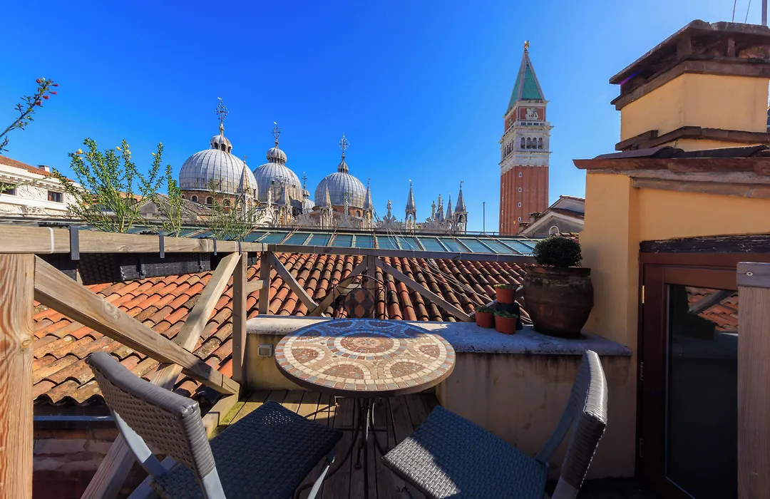 Relais Piazza San Marco-1