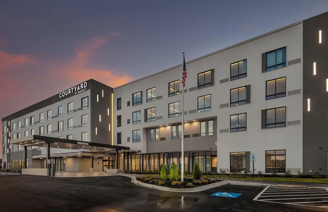 Courtyard By Marriott Conway-1