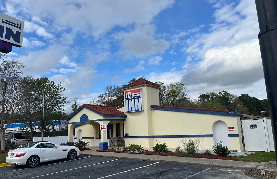 712 Inn-1