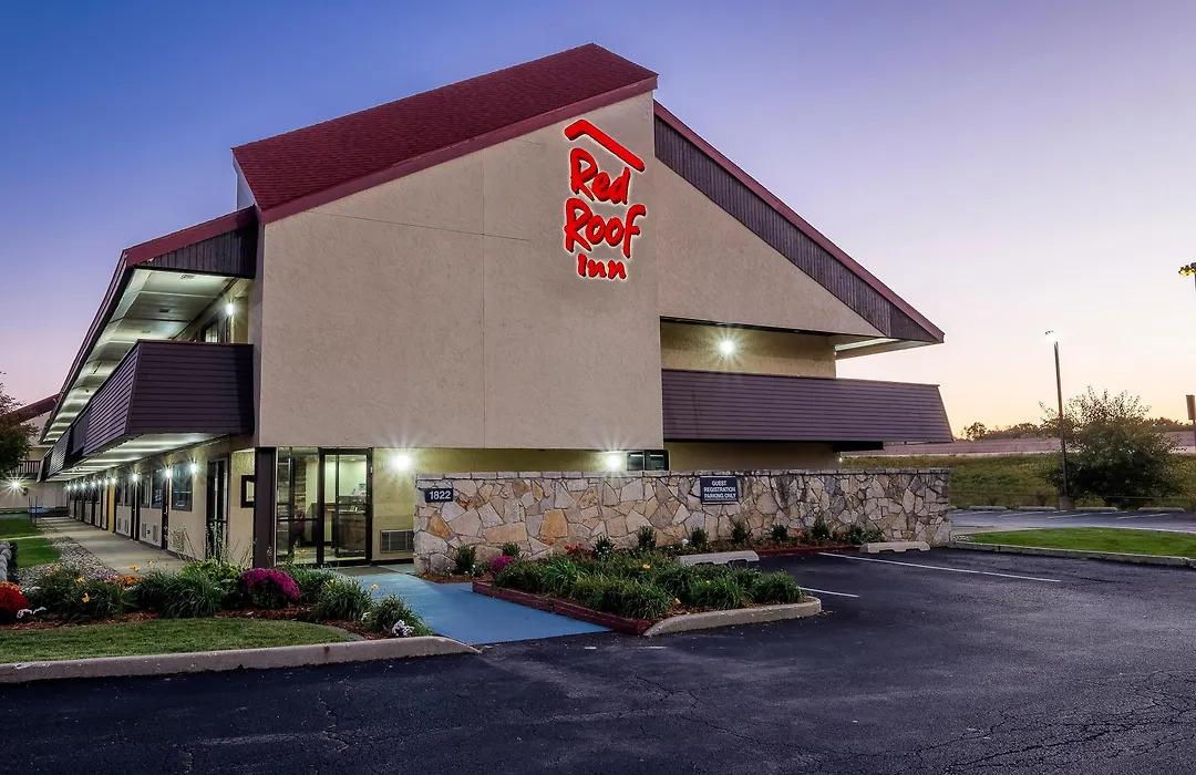 Travelodge By Wyndham Peoria-1
