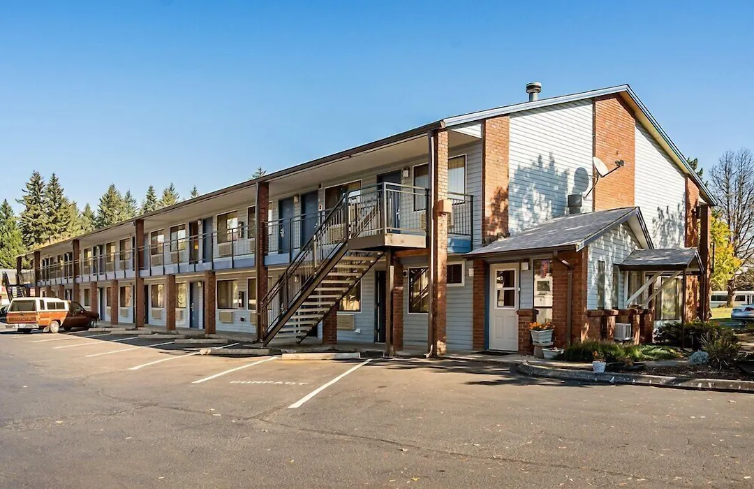 Super 8 By Wyndham Vancouver East-1