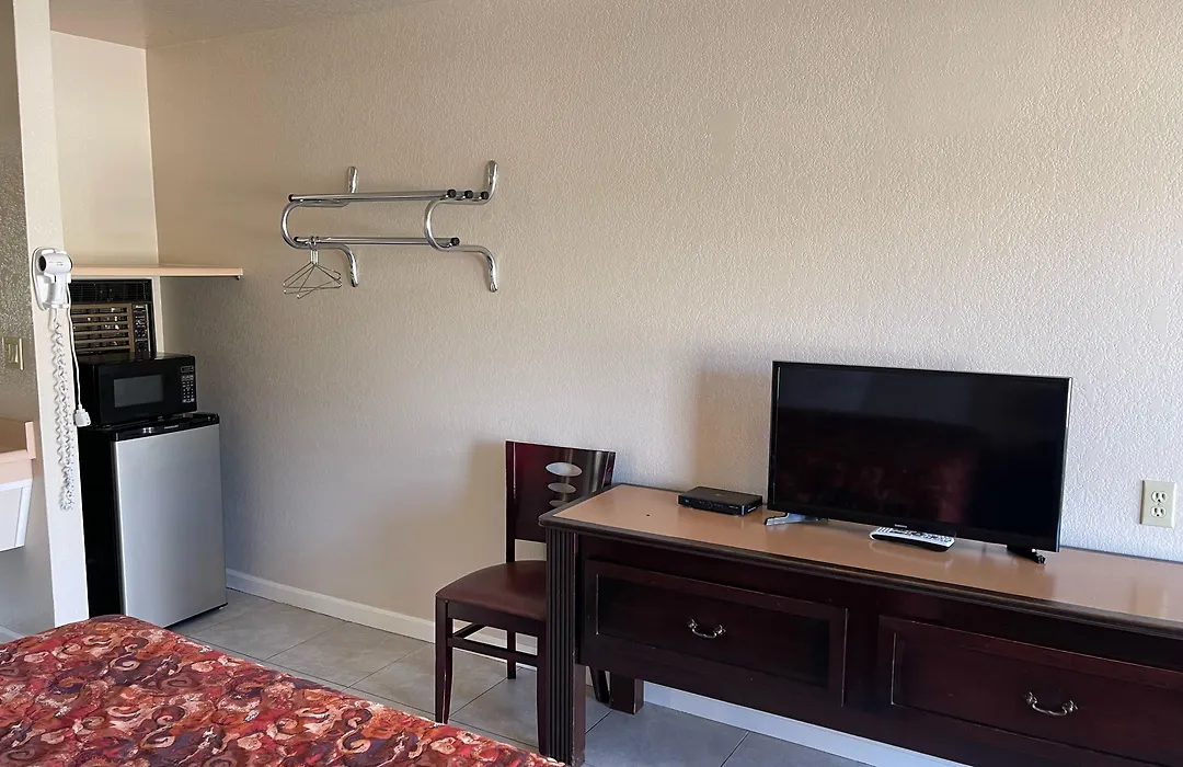Soledad Motel 8-1