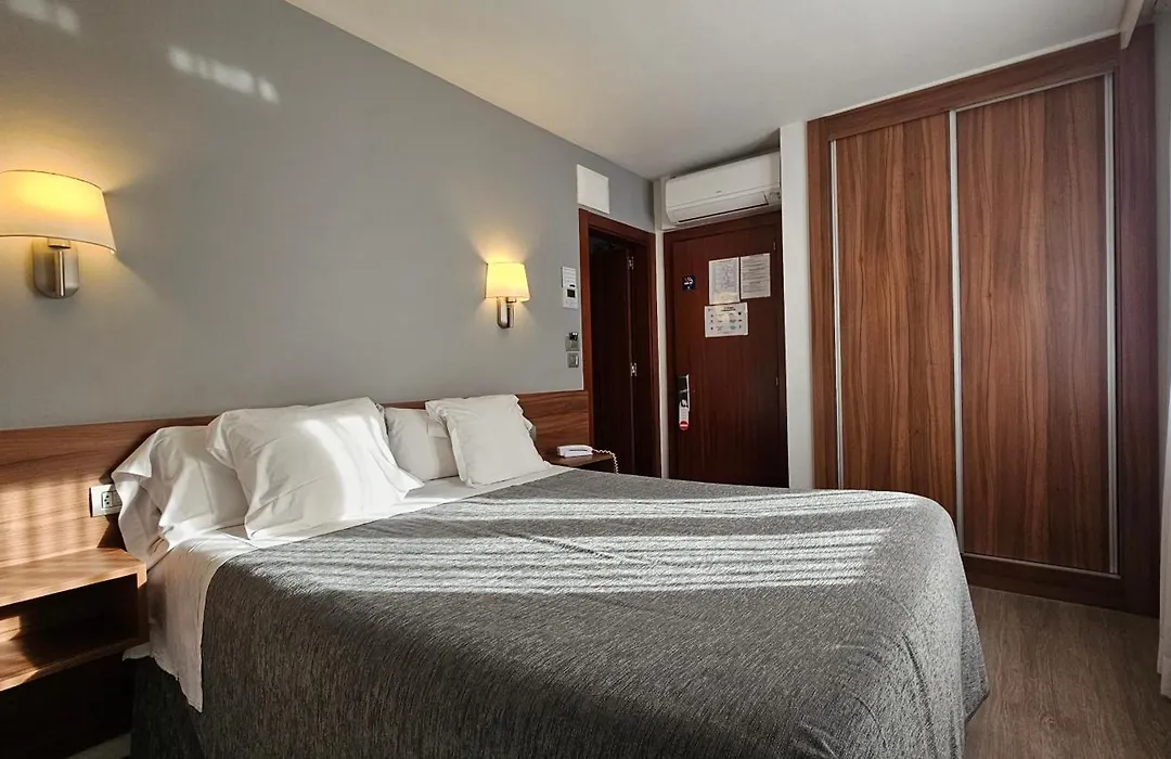 Hotel Les 7 Claus-1