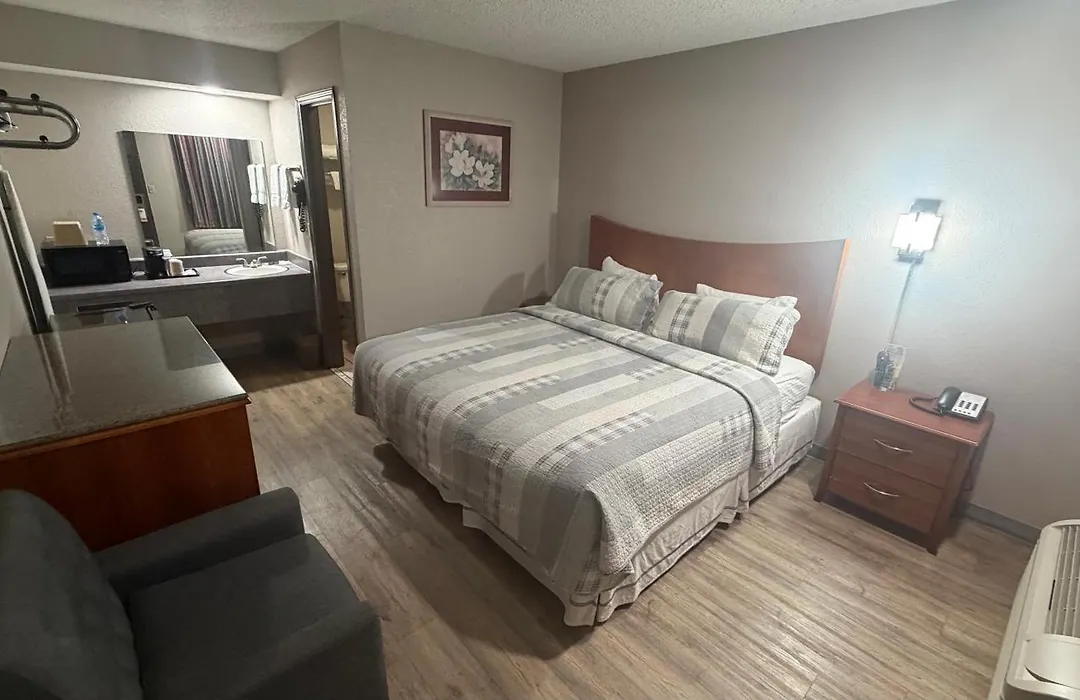 Colonial Inn-1