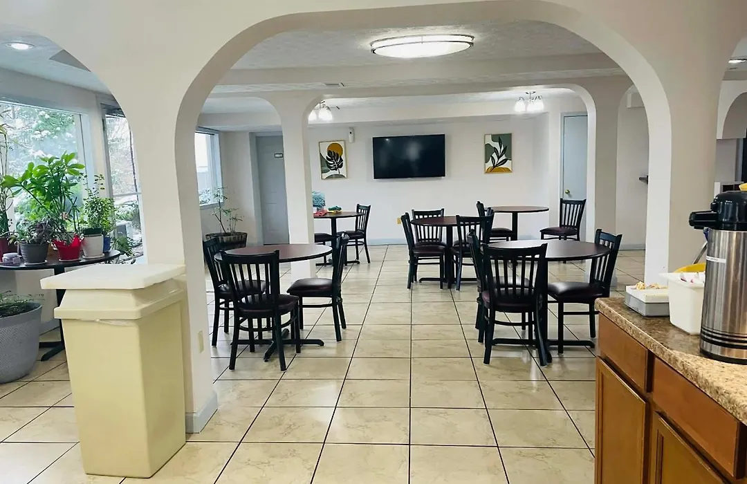 Travelodge By Wyndham Sellersburg-1