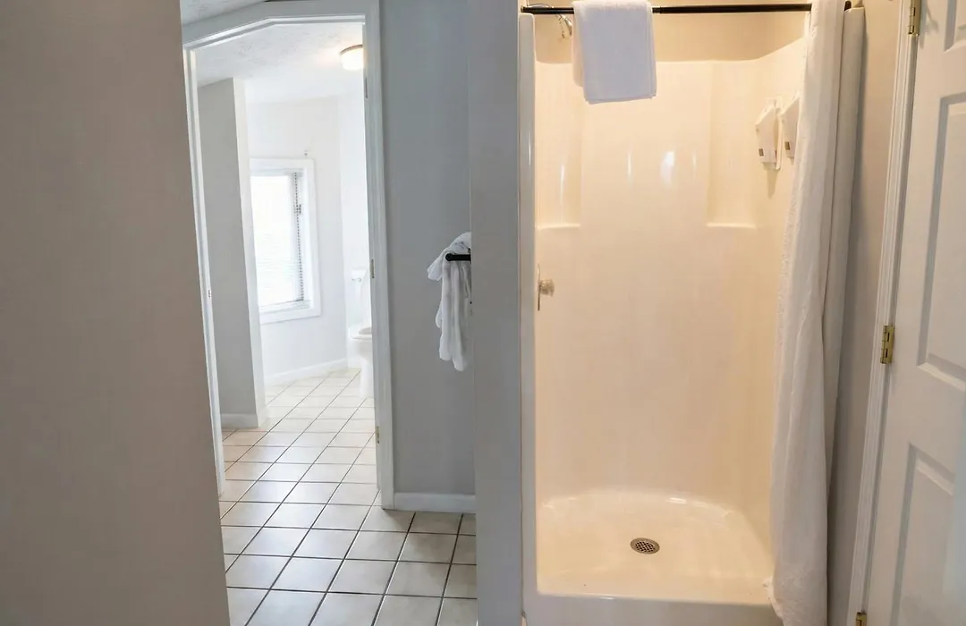 Pointes North Beachfront Hotel - 2 Person Spa Tub Studios-1