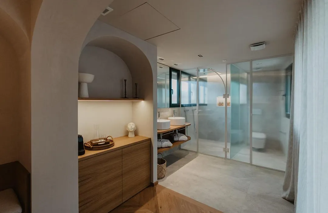 Hotel Petit Luxe-1