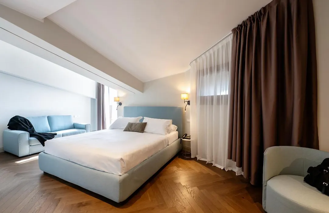 Hotel Carlton-1