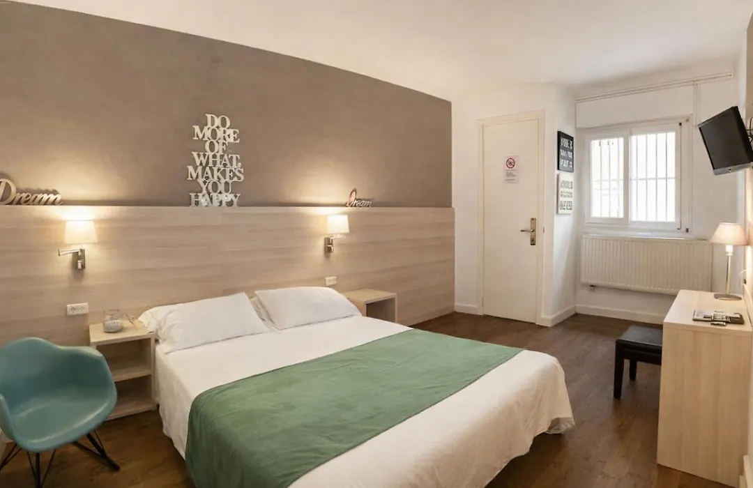 Hotel Carbonell-1