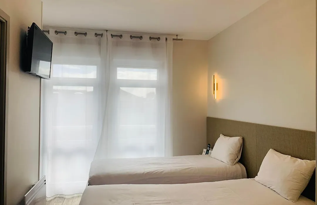 Logis Hôtel Saint Guirec Et De La Plage-1