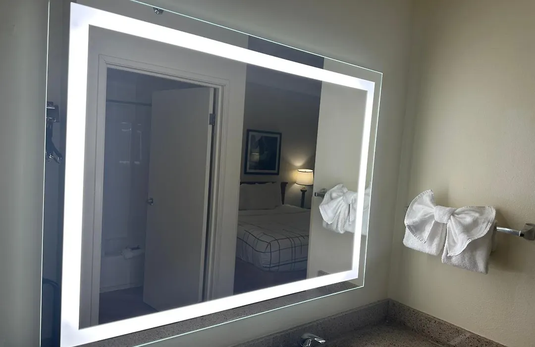 La Quinta Inn & Suites By Wyndham Sawgrass-1