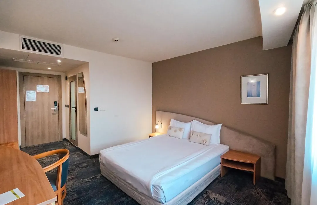 Triada Hotel-1