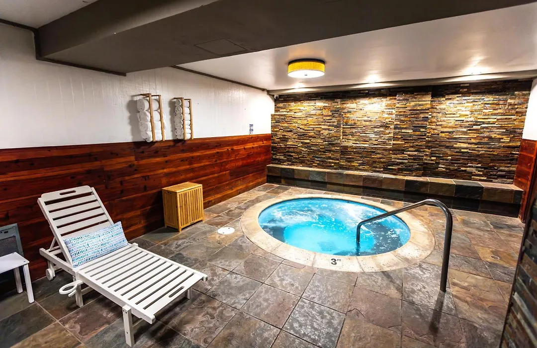 The Mammoth Creek Inn-1