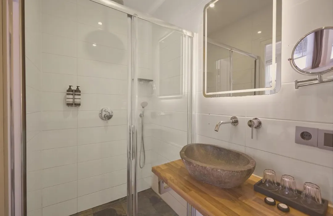 Quentin Canal House Hotel-1