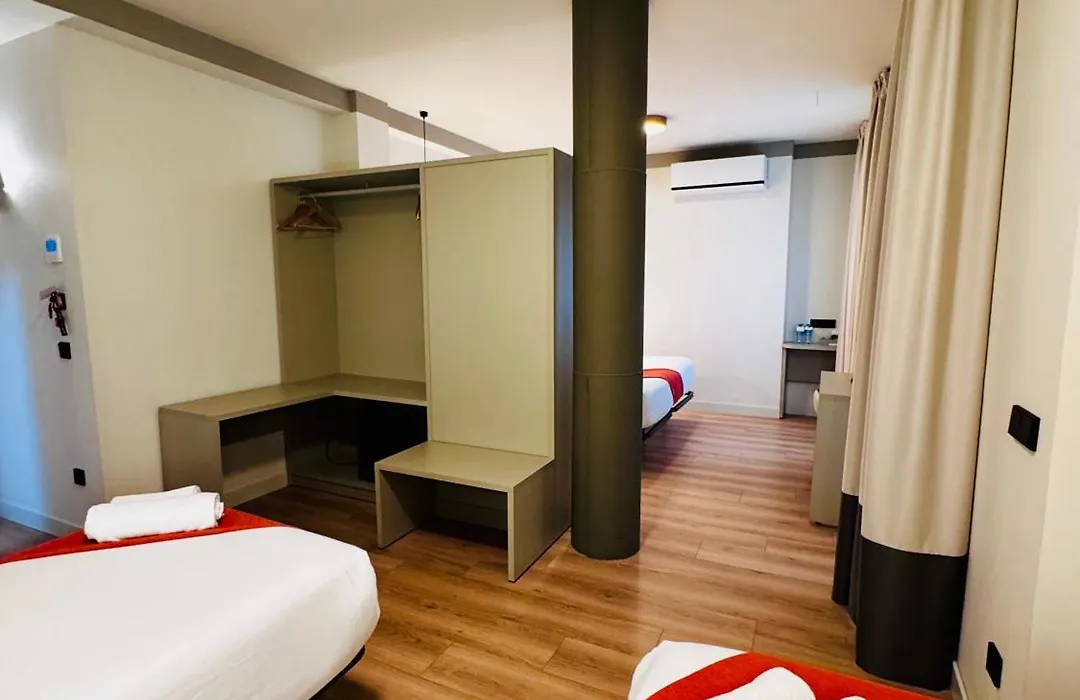 Hostal Sol Square Madrid-1